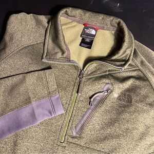 The North Face Men's‎ Green 3/4 Zip Pullover
